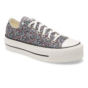 Adorable floral platform converse. Perfect condition